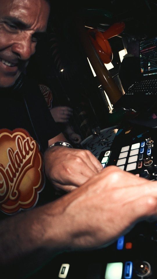 C'était le vendredi 29 Mai et le lancement de ces nouvelles soirées a mit tout le monde d'accord !
Des beats, des rires, des surprises, la folie des nuits rythmées d'Ibiza ! 🎉
🍭 La Oulala, un concept haut en couleurs qui fait parler !
Et la prochaine édition arrive encore plus déjantée SAMEDI 20 JUIN ! 🪅
🌶 ¡ Ày Caramba ! Pensez à réserver ! 079 240 71 71

📽 moviemaker @maxencelgy.flash